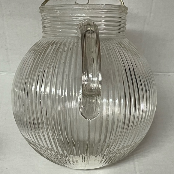 Vintage Hazel Atlas Vertical Rib 96oz Water Pitcher Crystal Clear Glass Ice Lip - Picture 8 of 8